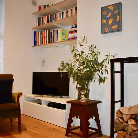 Newly Refurbished 2 Bedroom Terraced House In * 都柏林
