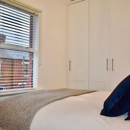 Newly Refurbished 2 Bedroom Terraced House In * Dublin