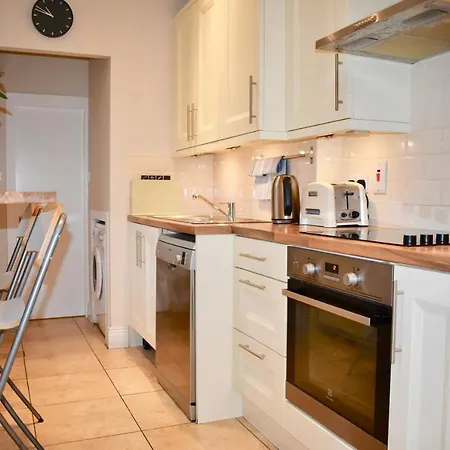 Newly Refurbished 2 Bedroom Terraced House In 더블린